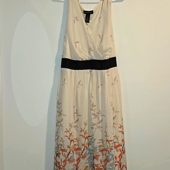 Lane Bryant Dresses & Skirts - Lane Bryant tan blue coral black floral tie back dress. Size 26.
